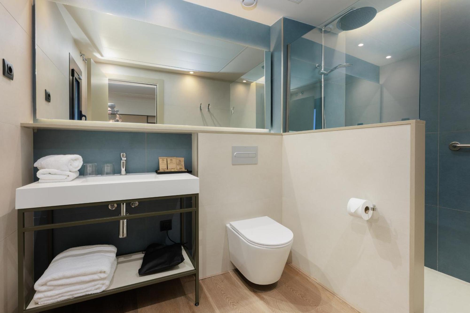 Interior Triple Room
