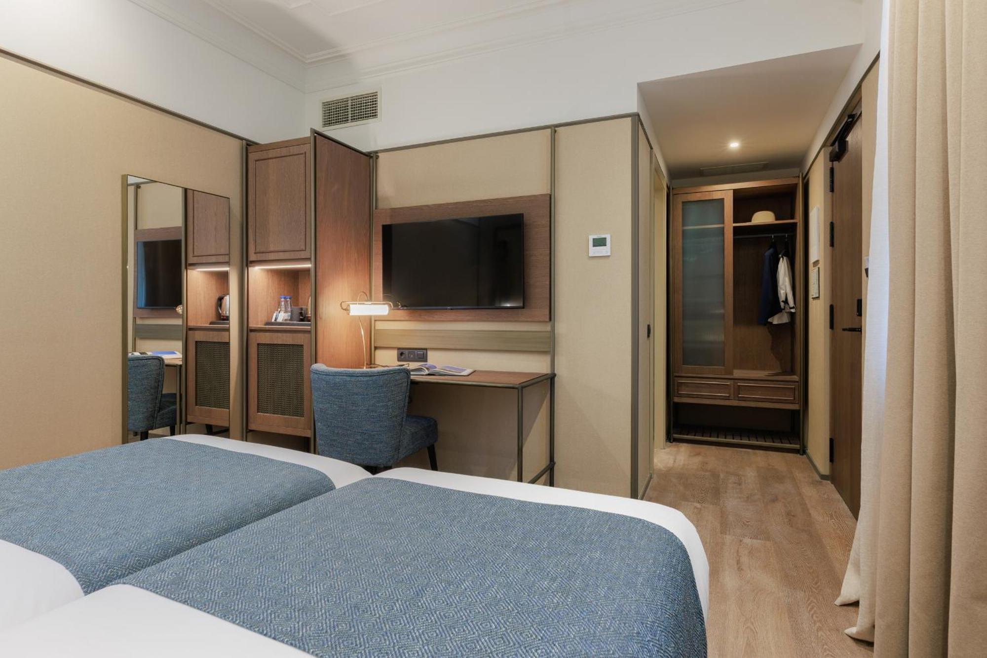 Interior Double Room