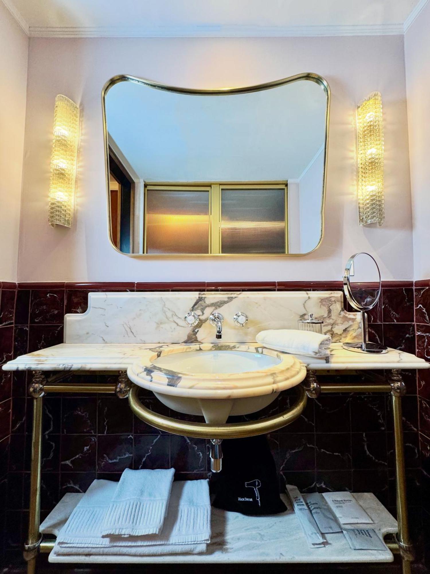 Boutique Room,1742639522:JPEG